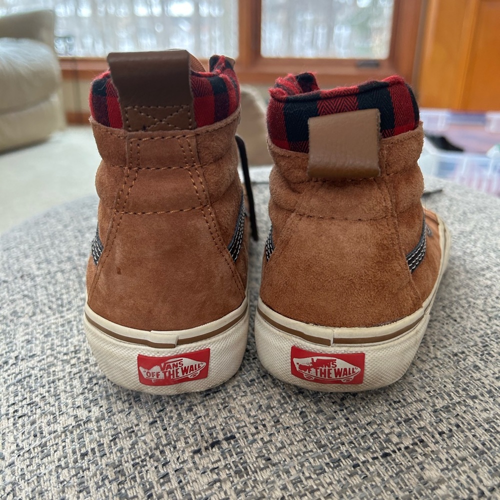 Super cute vans!